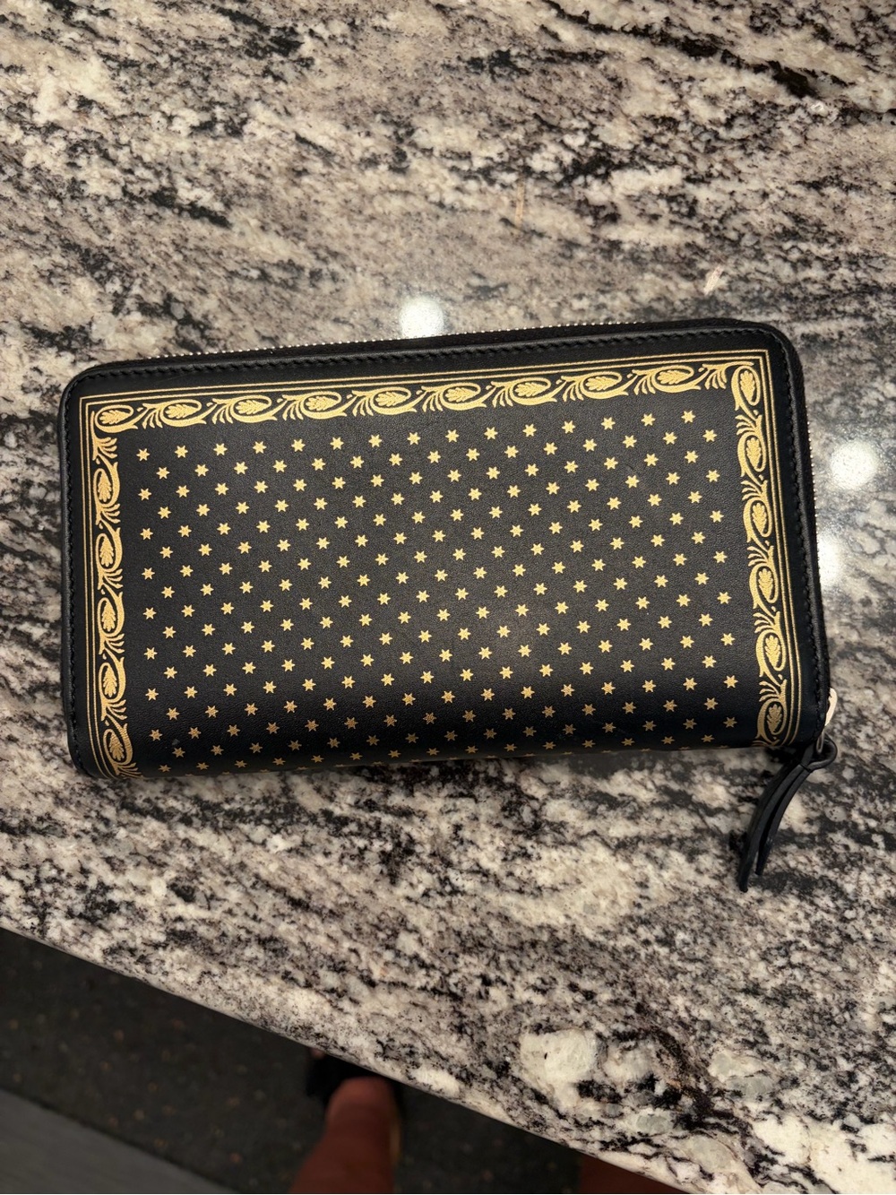 Gucci Black Wallet with Gold 'GUCCY' Logo - Picture 3 of 6